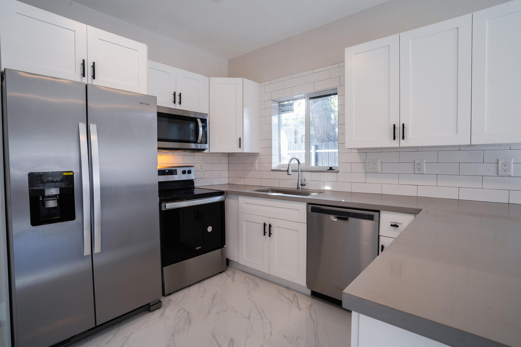 2284 Nw 82nd Street - Photo 4
