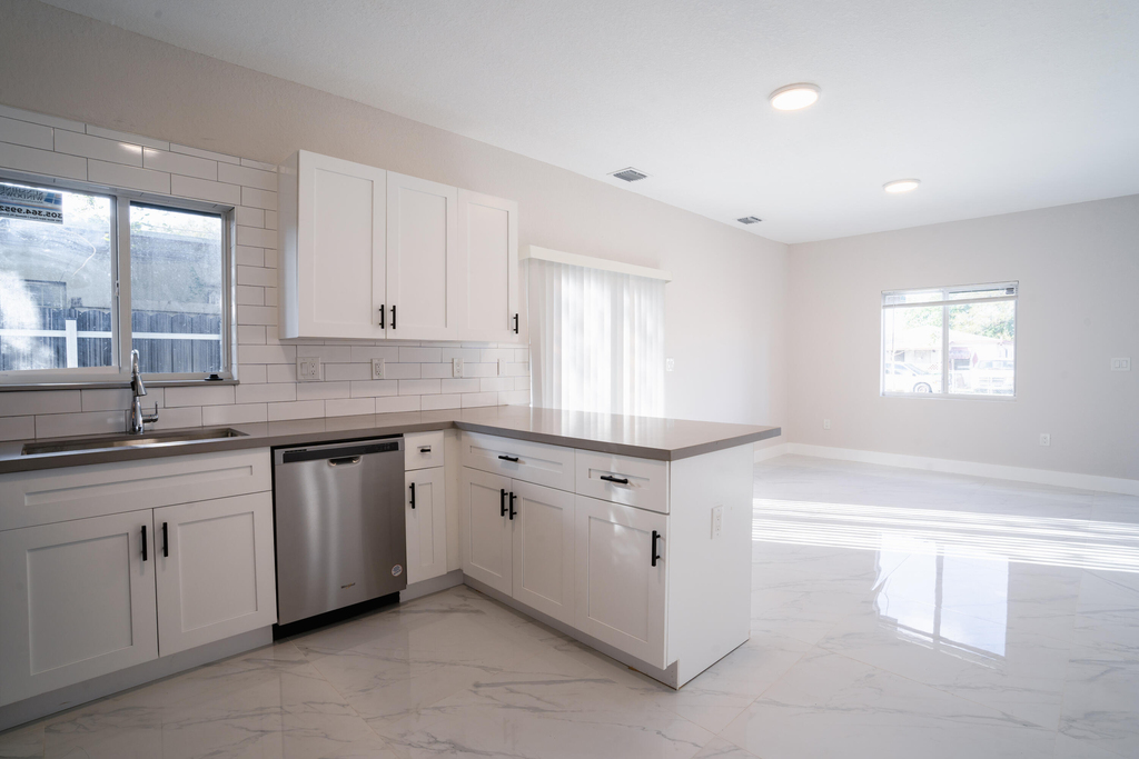 2284 Nw 82nd Street - Photo 3