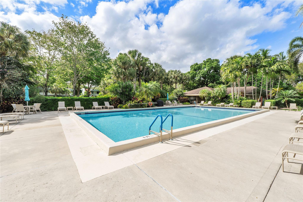 4261 W Palm Aire Drive - Photo 44