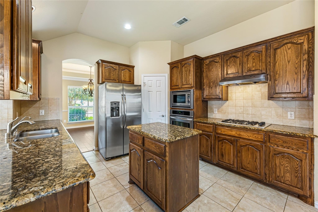 928 Wellington Drive - Photo 3