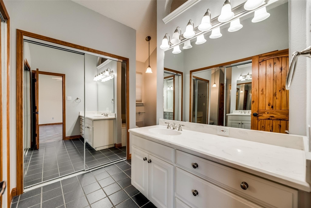 1307 E Branch Hollow Drive - Photo 13