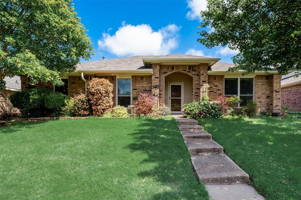 1307 E Branch Hollow Drive - Photo 1