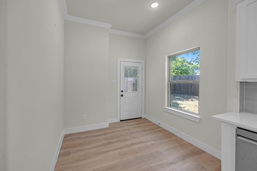 5511 Black Pine Circle - Photo 6
