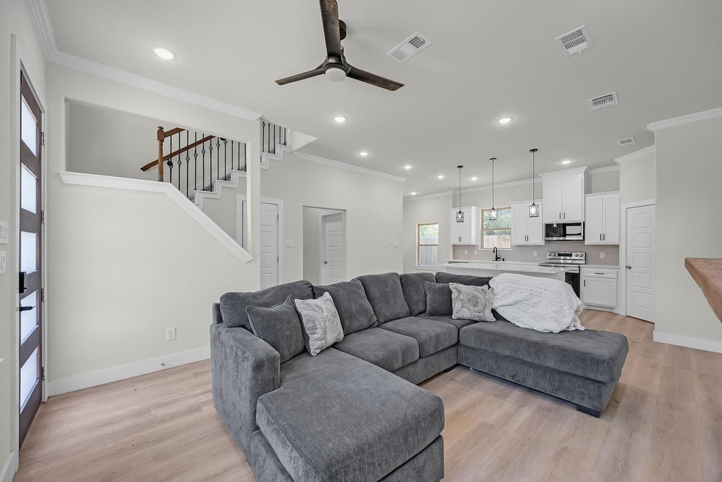 5511 Black Pine Circle - Photo 0