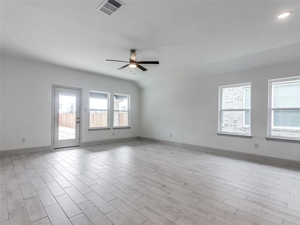 605 Parrino Parkway - Photo 14