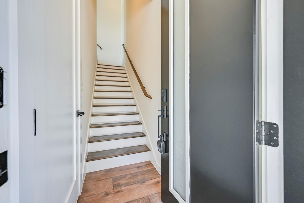 2247 Mail Avenue - Photo 5