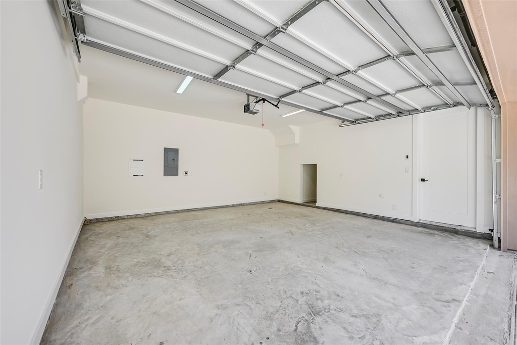 2247 Mail Avenue - Photo 6
