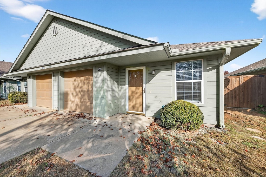 1021 Rice Street - Photo 2