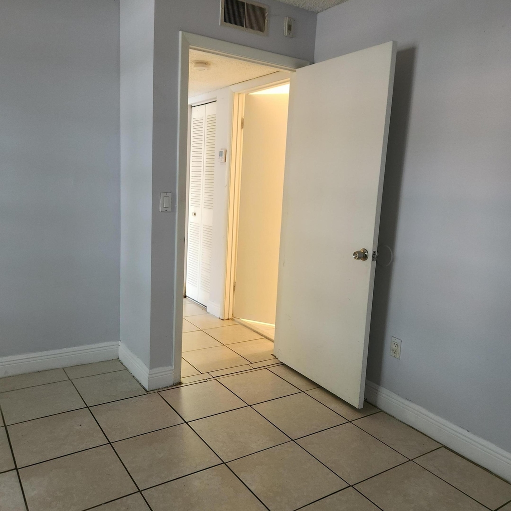 1227 Sw 46th Avenue - Photo 19