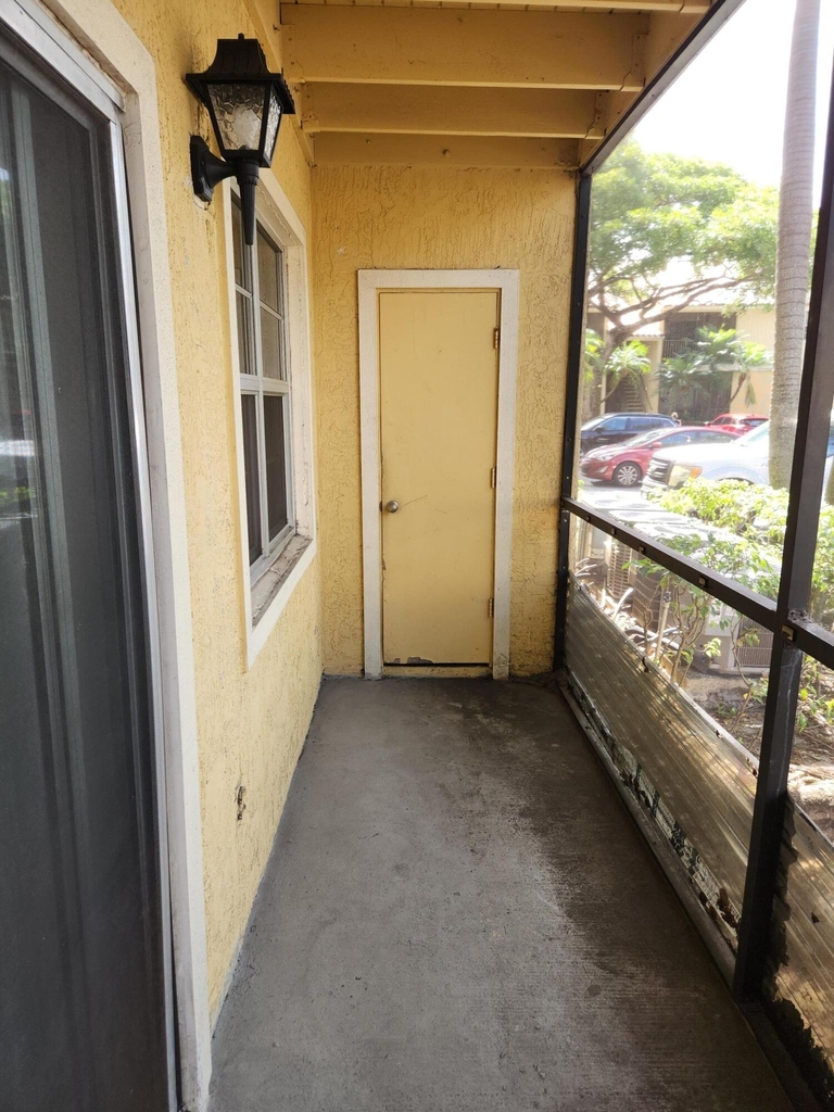 1227 Sw 46th Avenue - Photo 24