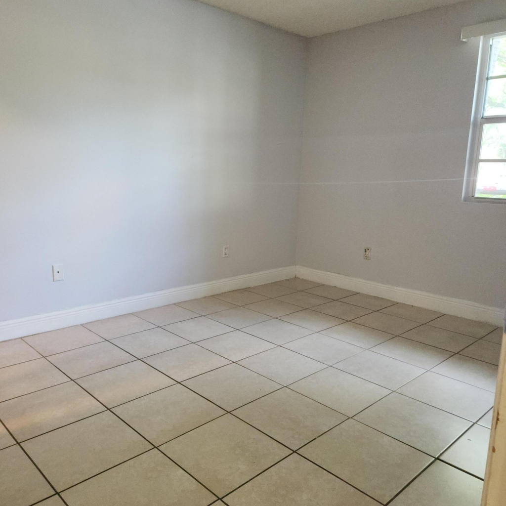 1227 Sw 46th Avenue - Photo 14