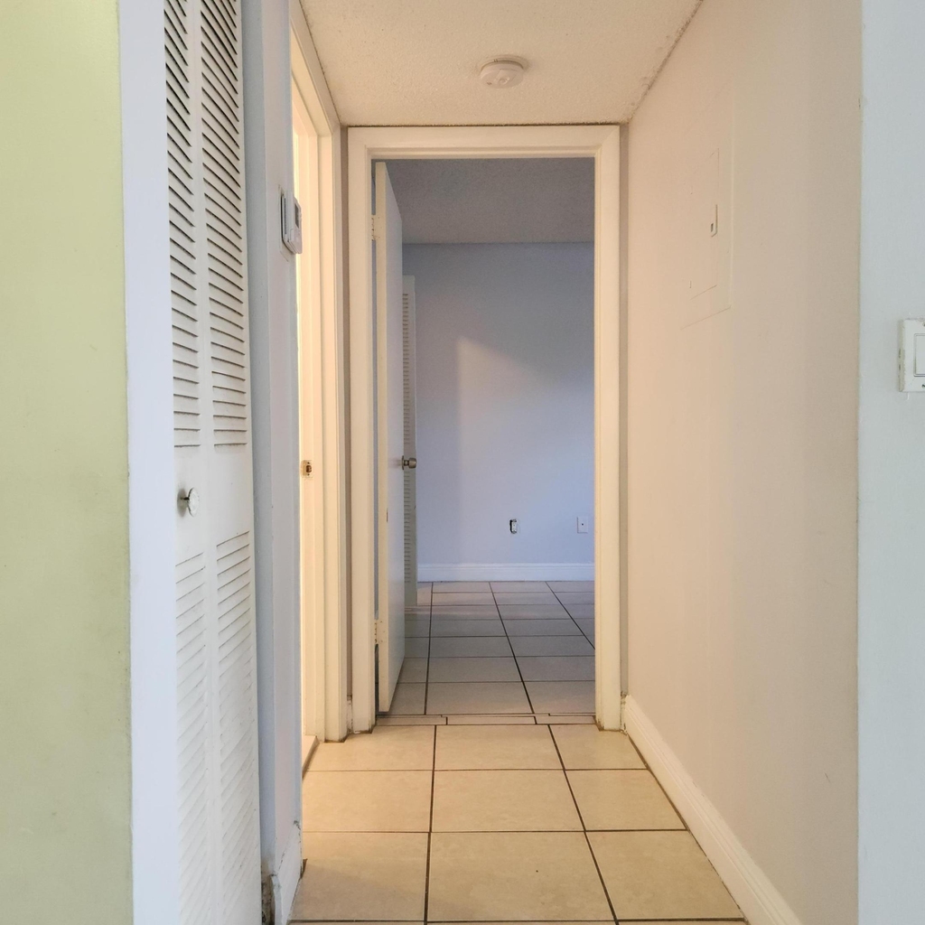 1227 Sw 46th Avenue - Photo 6
