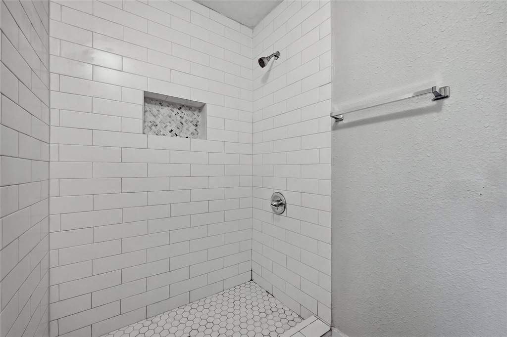 326 W Sears Street - Photo 11