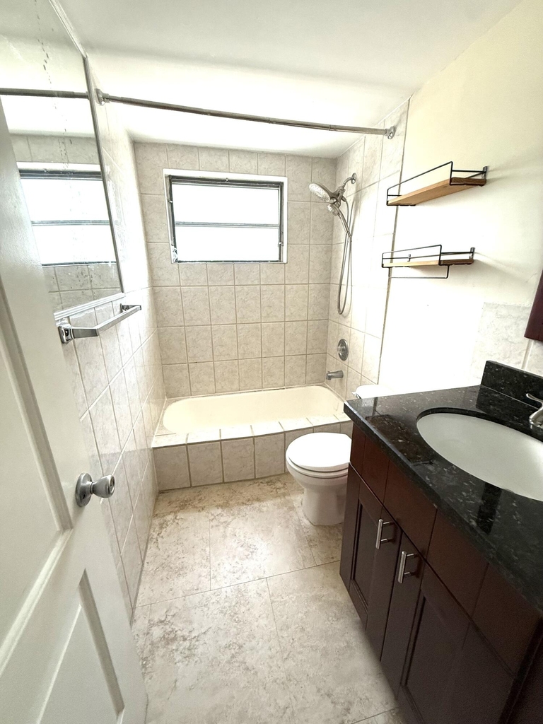 1100 Ne 9th Avenue - Photo 5
