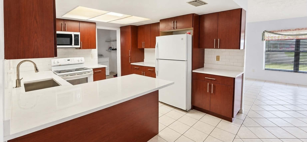 218 Olive Avenue - Photo 3