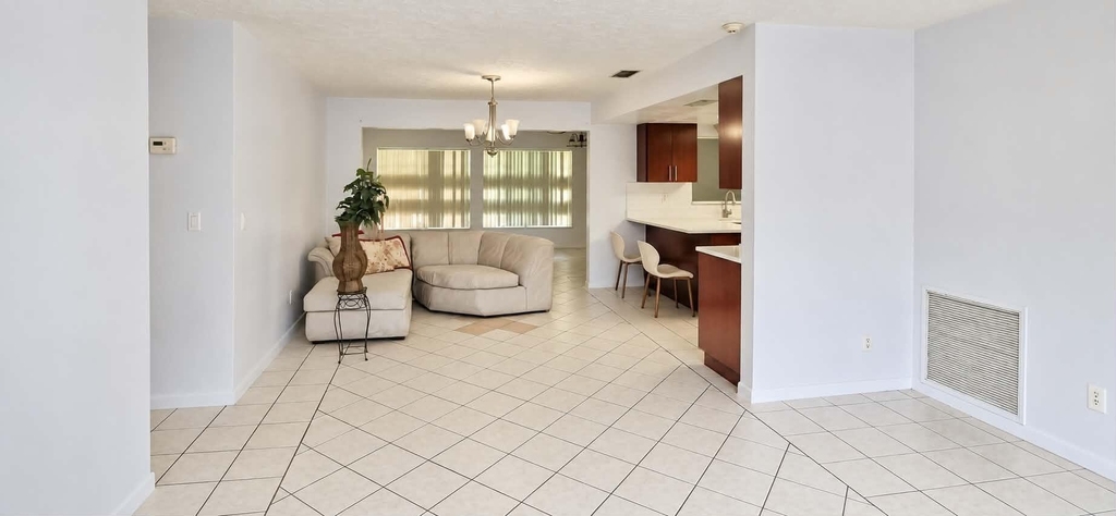 218 Olive Avenue - Photo 2