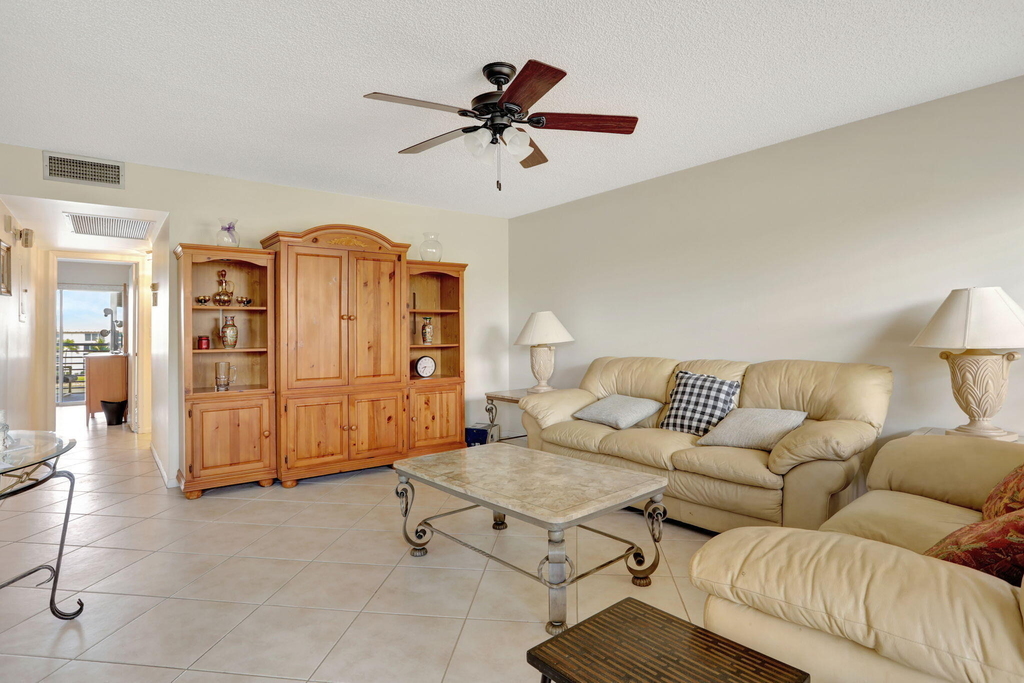 1903 Bermuda Circle - Photo 2
