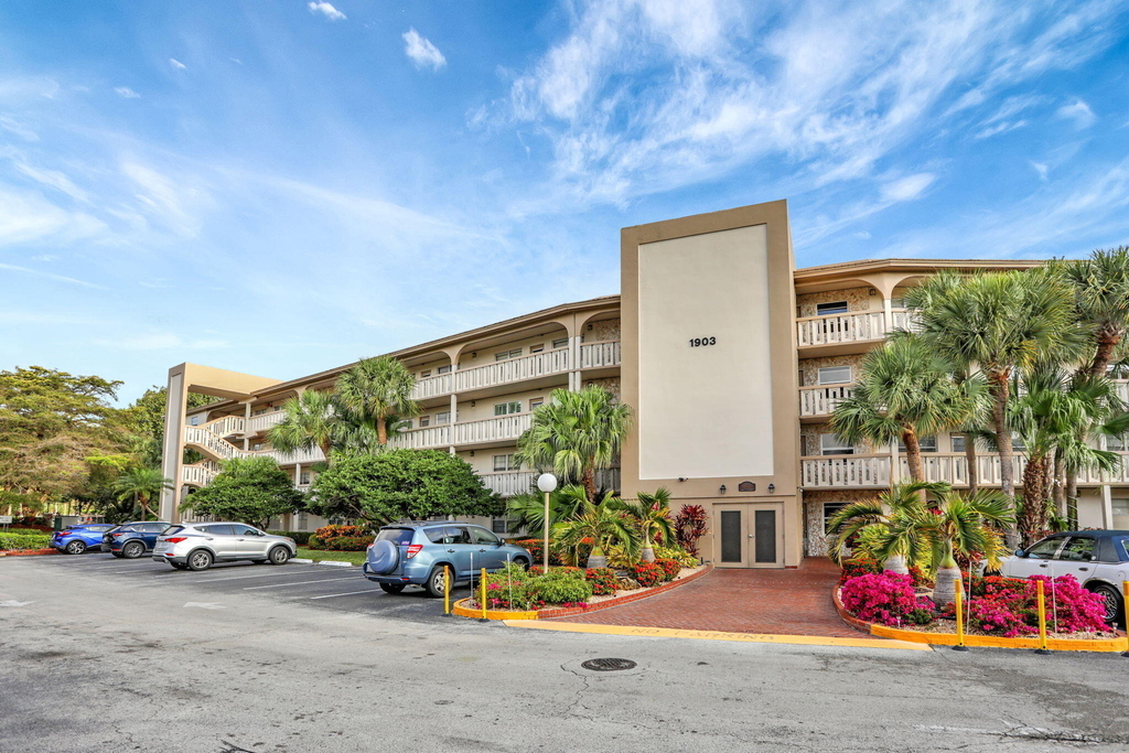 1903 Bermuda Circle - Photo 0