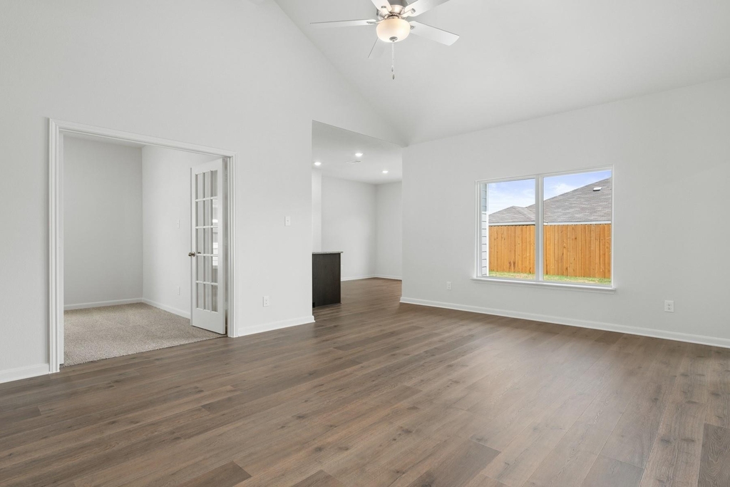 9613 Logan Square Drive - Photo 4