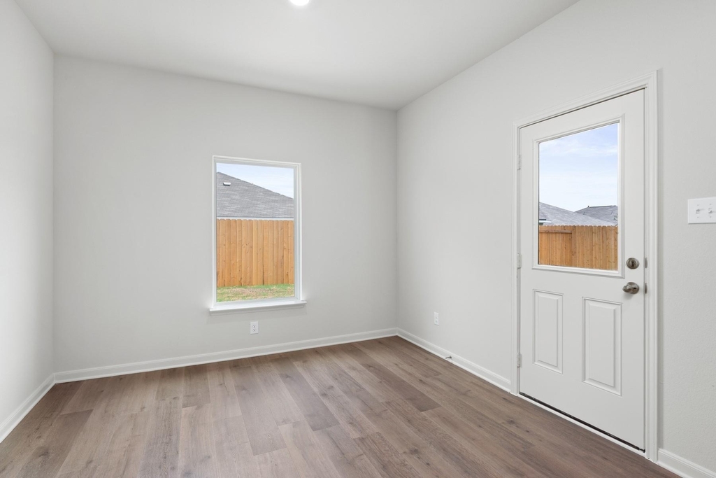 9613 Logan Square Drive - Photo 3