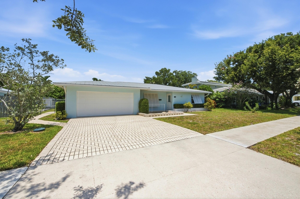 916 Evergreen Drive - Photo 1