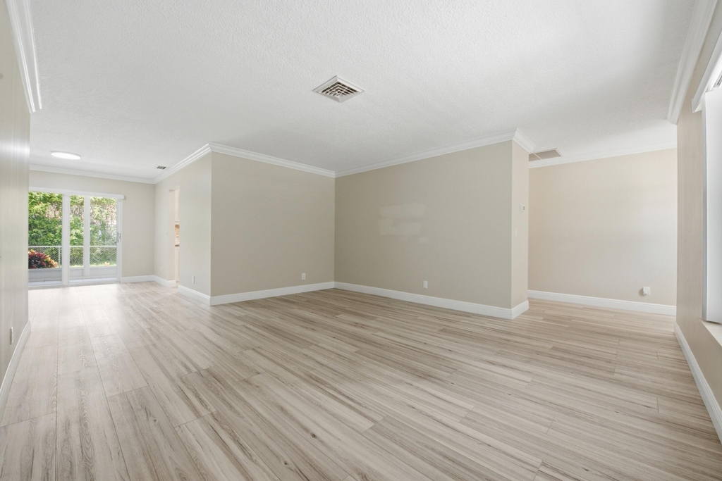 916 Evergreen Drive - Photo 2