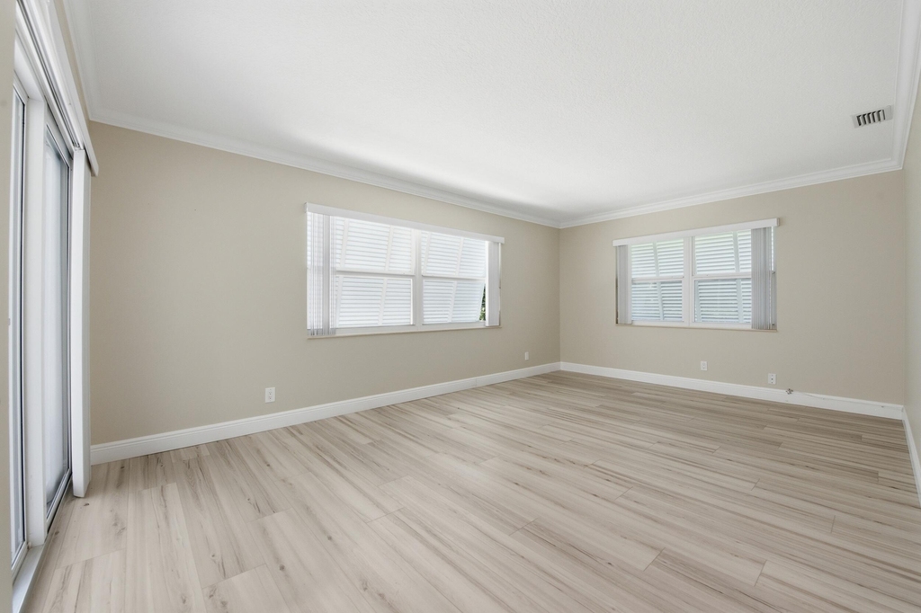 916 Evergreen Drive - Photo 13