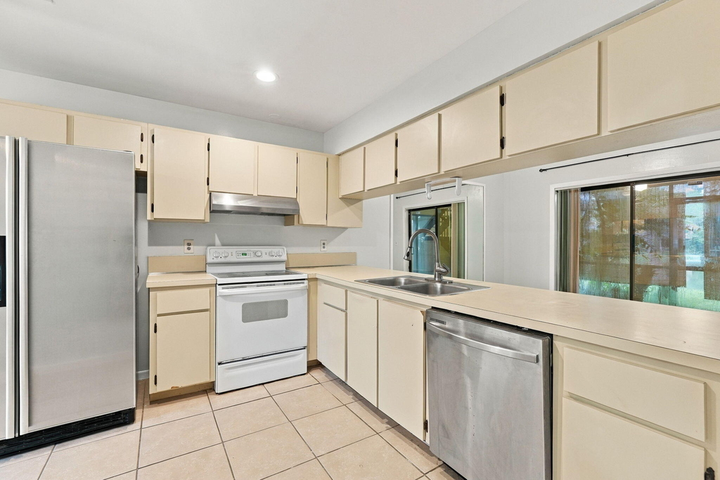 6180 Pine Tree Lane - Photo 36