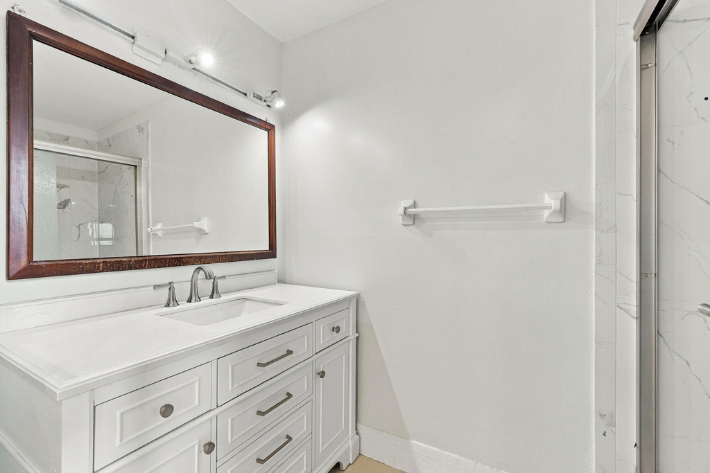 6180 Pine Tree Lane - Photo 16
