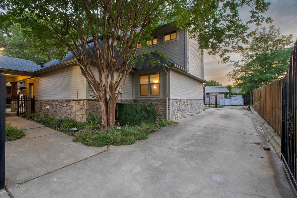3815 Holly Ridge Drive - Photo 30