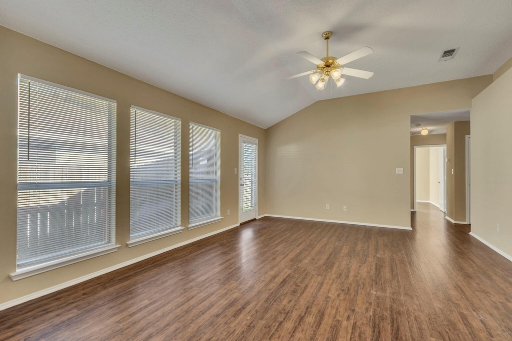 2920 Newport Avenue - Photo 8