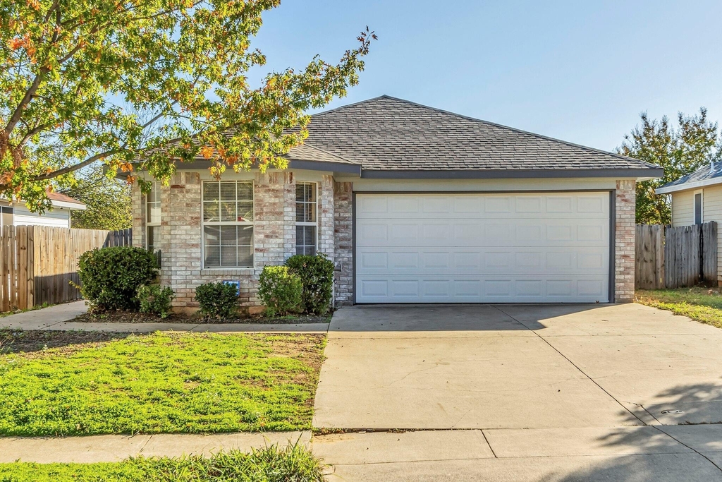 2920 Newport Avenue - Photo 0