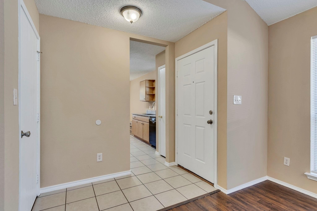2920 Newport Avenue - Photo 4