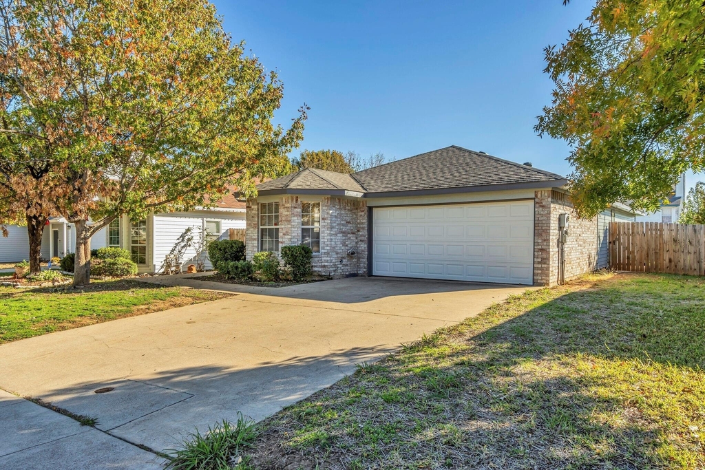 2920 Newport Avenue - Photo 1