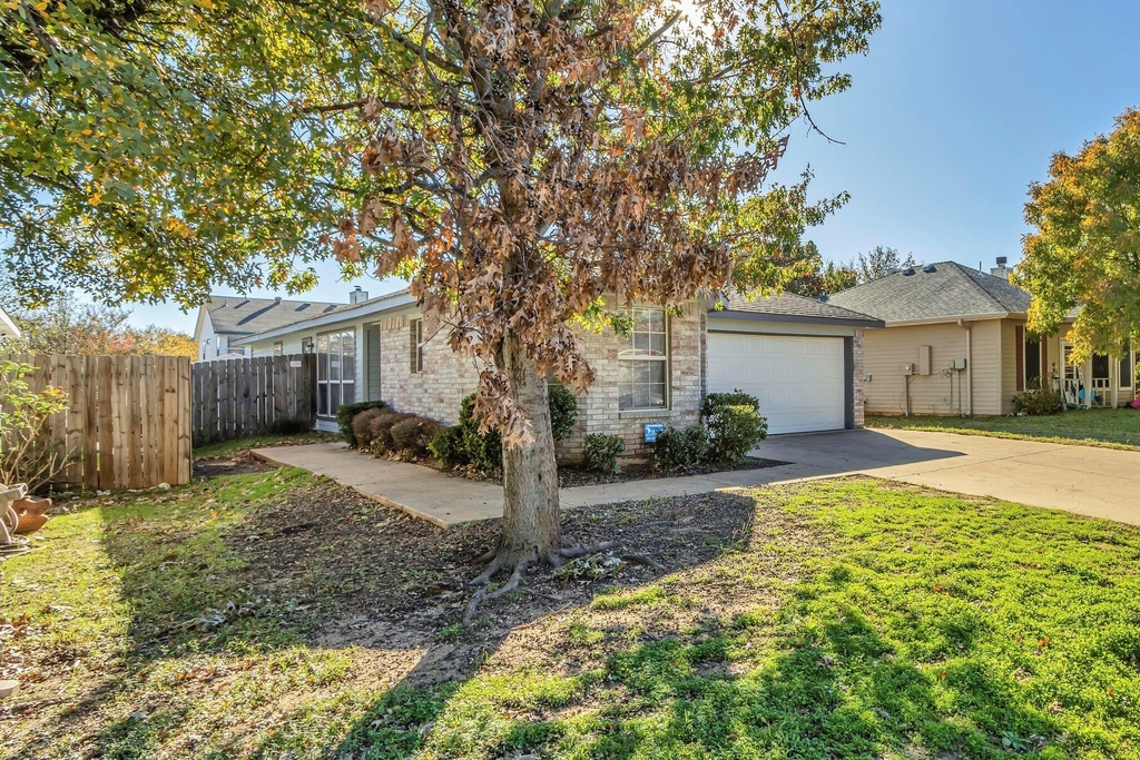2920 Newport Avenue - Photo 2