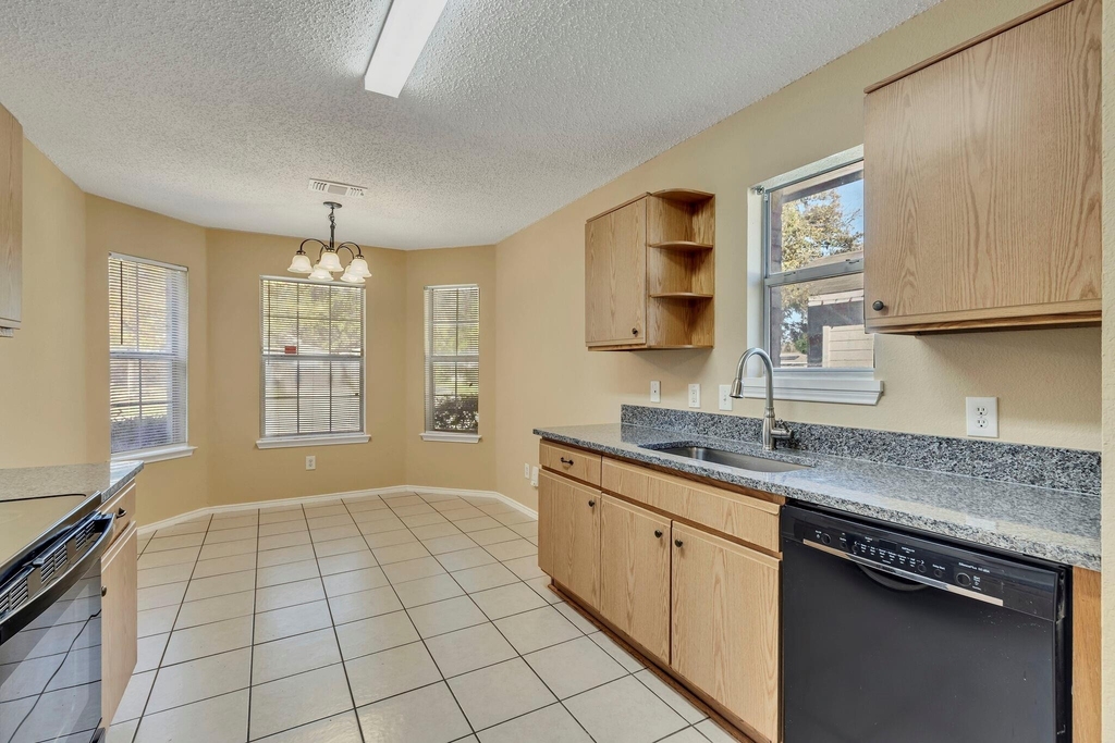 2920 Newport Avenue - Photo 17