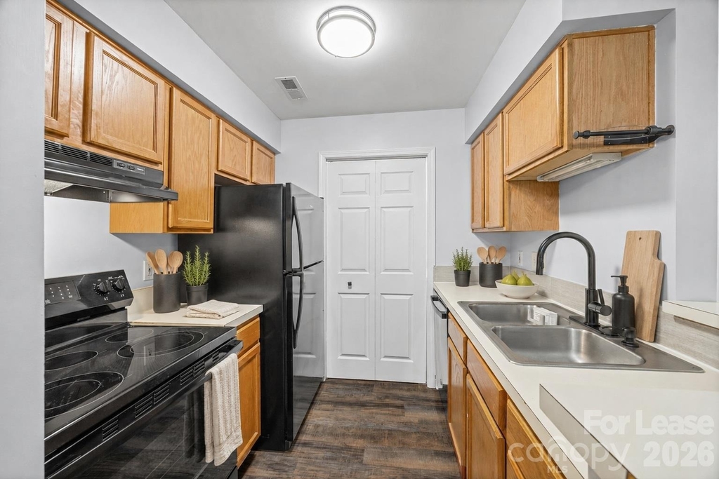 8119 Tremaine Court - Photo 7