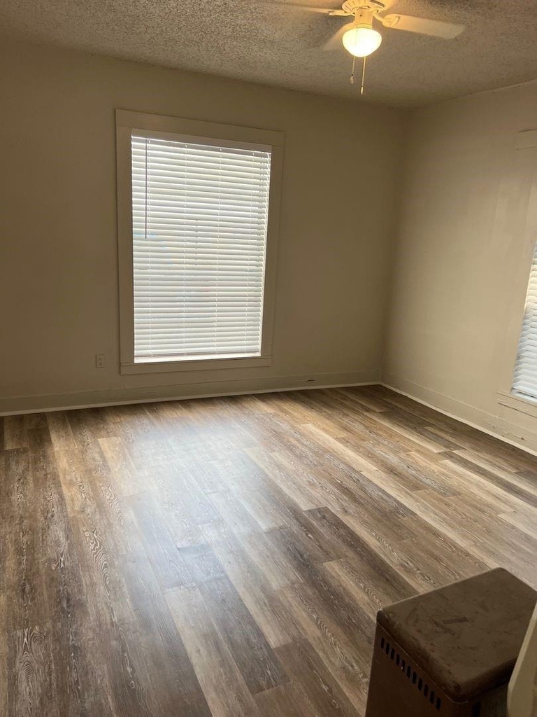 1304 James Street - Photo 4