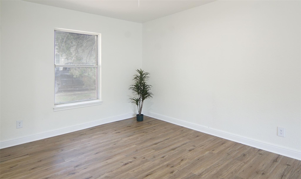 619 9th Street - Photo 5