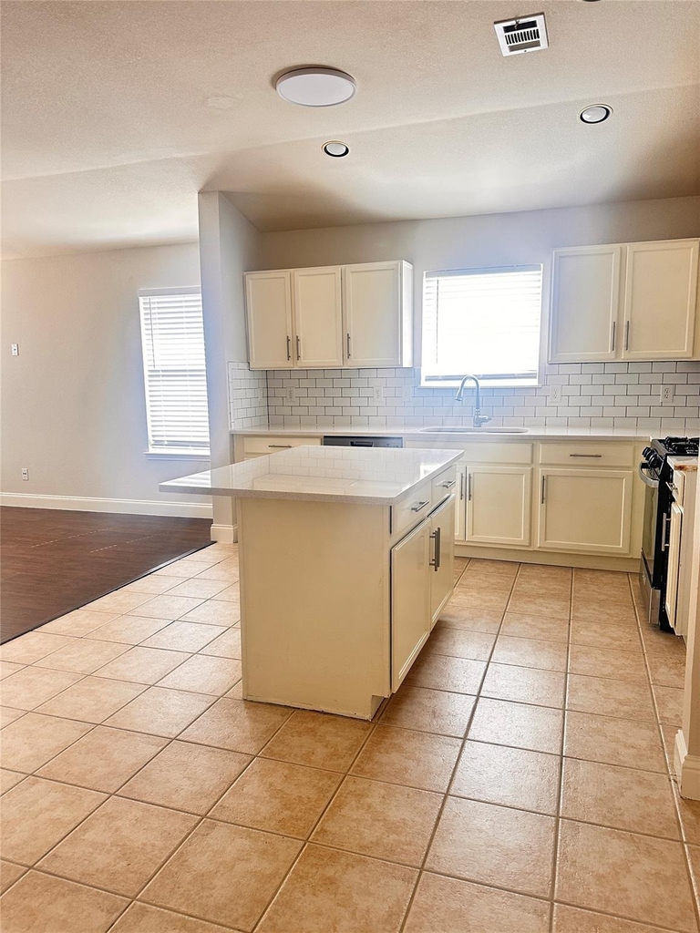 12262 Peak Circle - Photo 4
