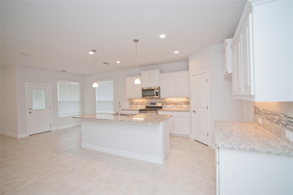 1021 Gillespie Drive - Photo 5