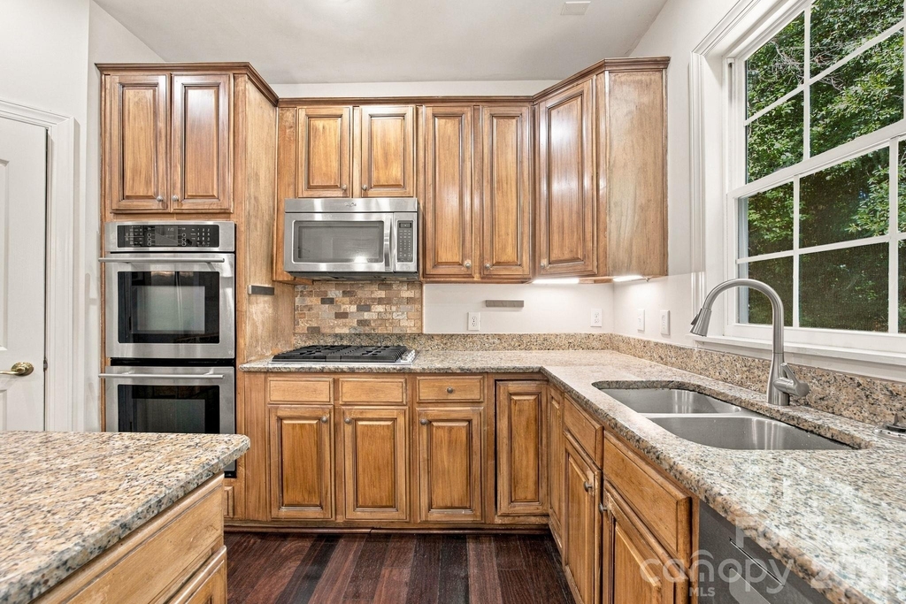 10825 Kenderly Court - Photo 10