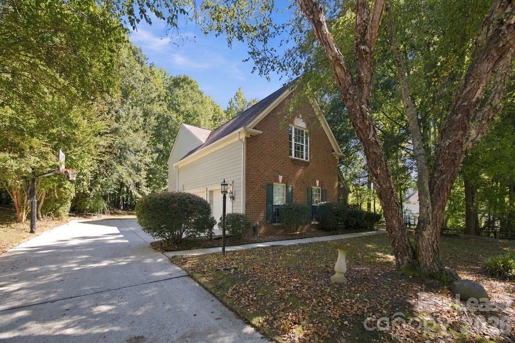 10825 Kenderly Court - Photo 32