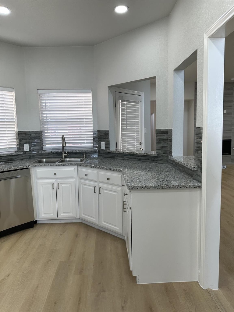 3160 Delaford Drive - Photo 14