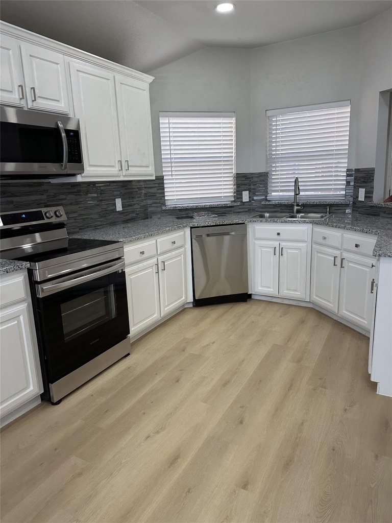 3160 Delaford Drive - Photo 12