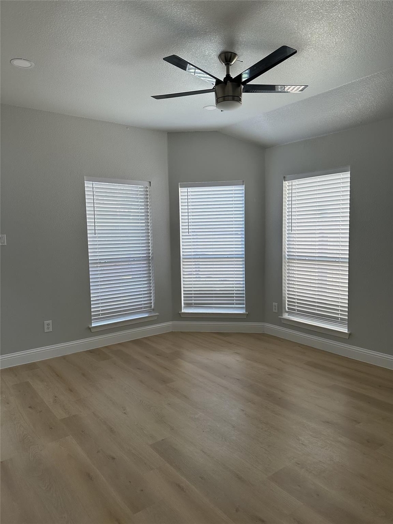 3160 Delaford Drive - Photo 2