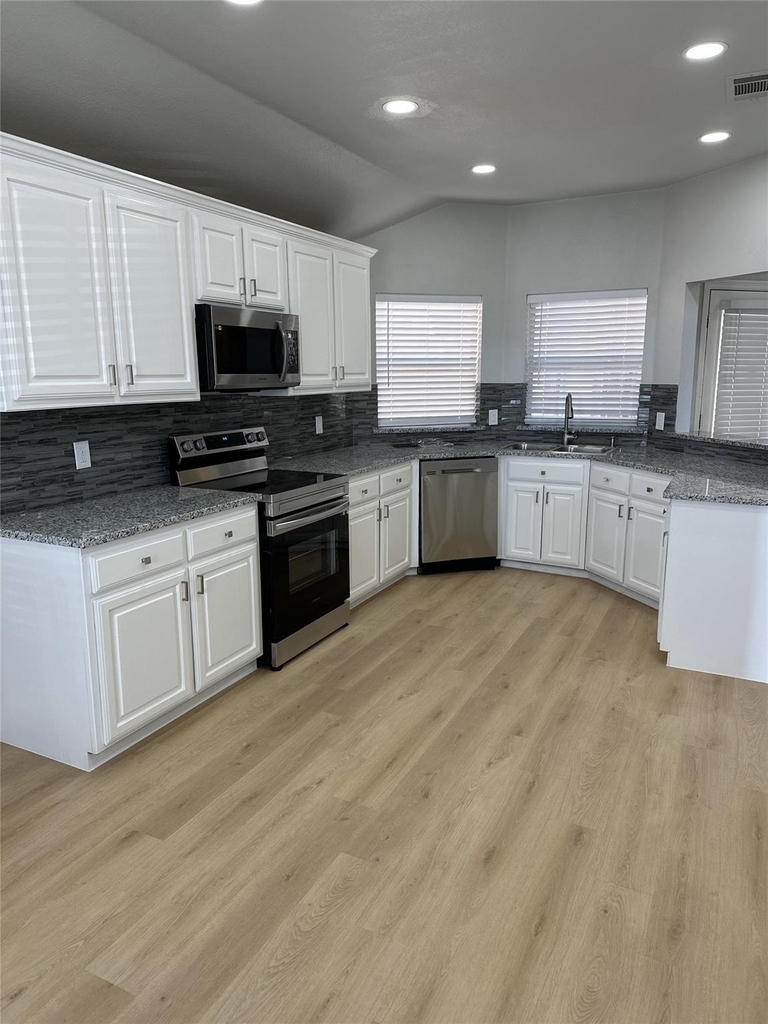3160 Delaford Drive - Photo 15