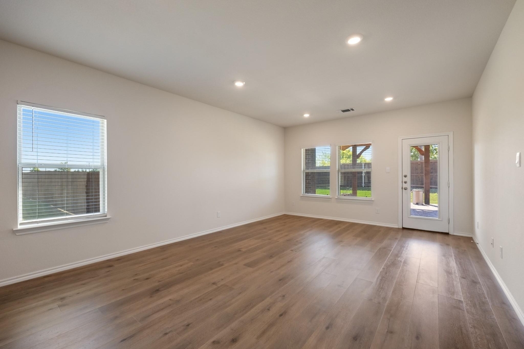 1701 Elm Fork Bend - Photo 7