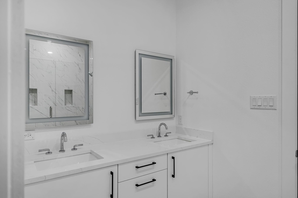 426 W 9th Street - Photo 19