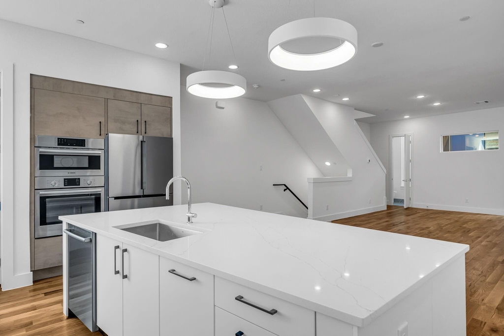 426 W 9th Street - Photo 12